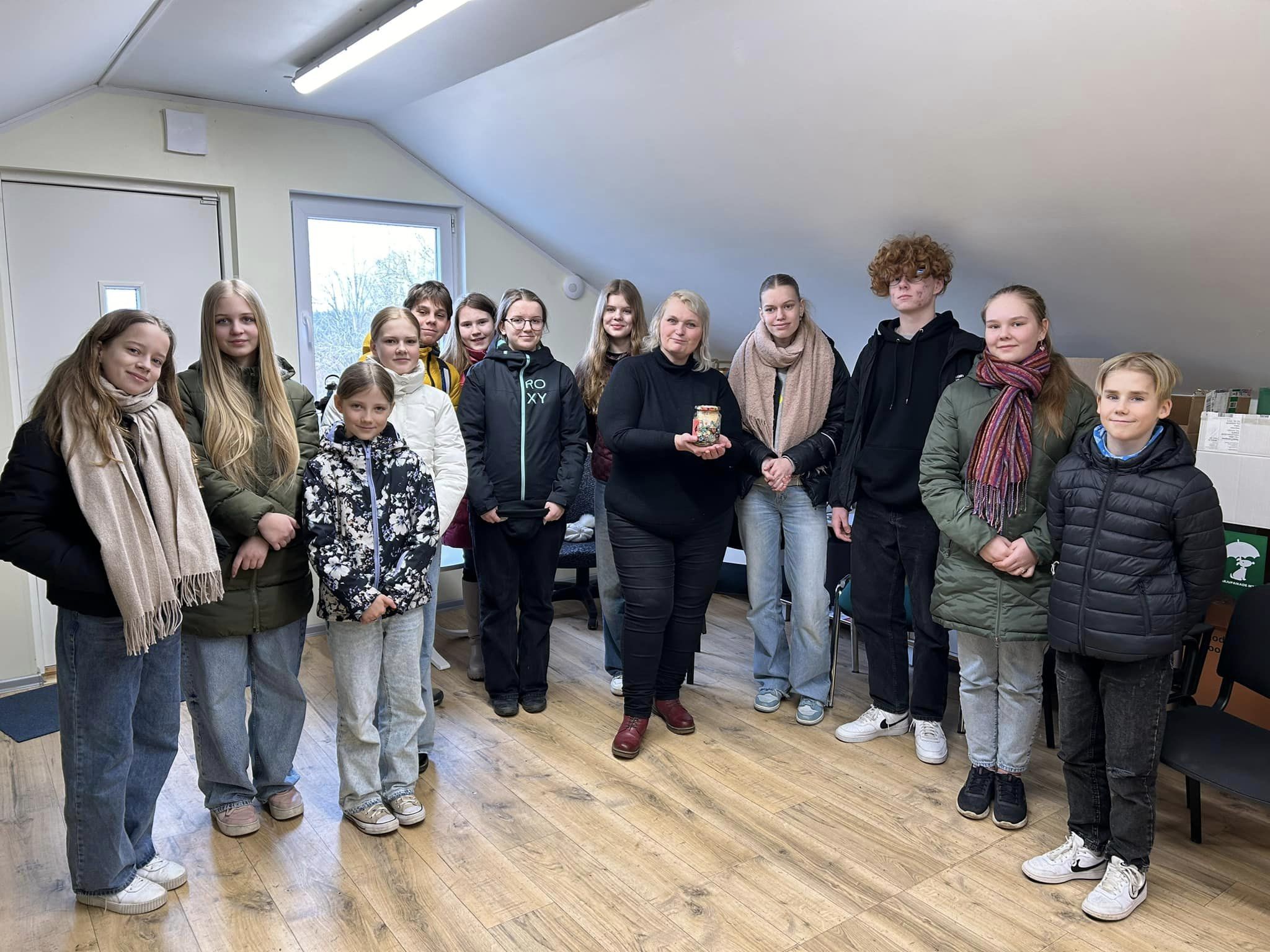 Kindluse Kool annetas koduta loomadele Kindluse Kooli õpilasesindus võttis 26. märtsil ette väljasõidu Tallinna loomade varjupaika, et Varjupaikade MTÜ-le üle a